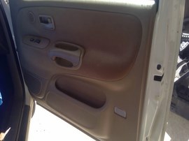 2004 TOYOTA TUNDRA, WHITE, EXTD CAB, 4.7L, AT, 4WD.  Z26444